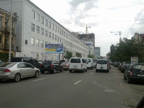 Фото рекламной плоскости по адресу Жилянская ул.142/ ул.Старовокзальна светофор