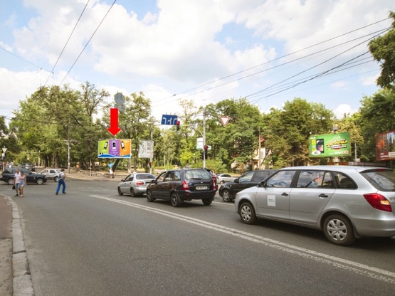 Фото рекламной плоскости по адресу Мельникова ул. / ул. Якира, светофор, в сторону ст. м. "Лукьяновская", в центр