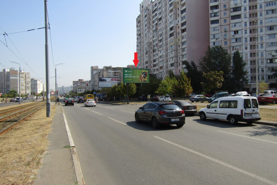 Фото рекламной плоскости по адресу Ахматовой ул., 15 (ПриватБанк, АТБ-маркет) направл. к Харьковскому шоссе, ул.М.Драгоманова