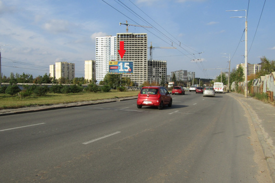 Фото рекламної площини за адресою Маршала Гречка ул., на разделителе (Ашан, Ресторан Прага, Эко-марткет), в направл. просп.Правды