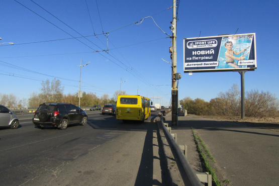 Фото рекламної площини за адресою Бандеры С. просп., Северный (Московский) мост(заезд на мост), Skaymall, Х-парк, в сторону Троещины