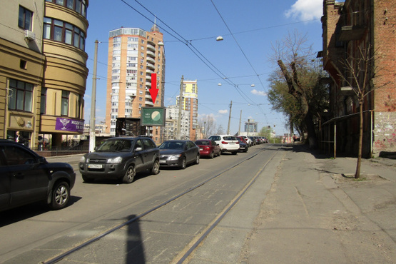 Фото рекламной плоскости по адресу ул. Дмитриевская,  75, напротив супермаркета "Континент", в направлении ул. Сечевых стрельцов