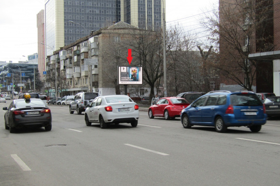Фото рекламной плоскости по адресу Антоновича ул. (Горького), 164-166 (супермаркет "Фуршет" , отделение отделение №82 "Новая почта", страховая компания "Unica", пересечение с ул.Боженко, ), в направ. Лыбидской площади