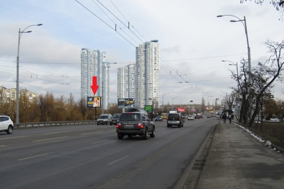 Фото рекламной плоскости по адресу пр-кте Воссоединения , через дорогу Макдональдс, из центра