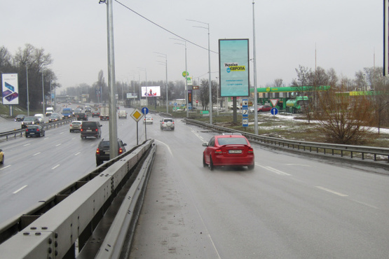 Фото рекламної площини за адресою Надднепрянское шоссе, 8 (АЗС "WOG", АЗС "АВІАС плюс"), в направл. моста Патона