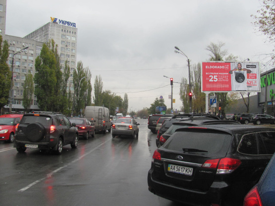 Фото рекламной плоскости по адресу Сверстюка Е. ул.(Расковой М. ул.)  ул., напротив дома № 15 ("Укрхимтрансамиак", "Приват Банк", "Украинский профессиональный Банк", в направлении просп. Воссоединения)