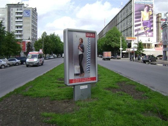 Фото рекламной плоскости по адресу вул. Пролетарська — вул. Перша ливарна