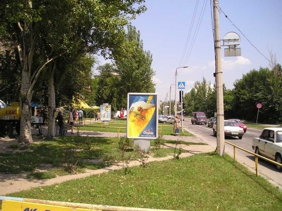 Фото рекламної площини за адресою пр. Соборний — вул. Гагаріна, ліворуч