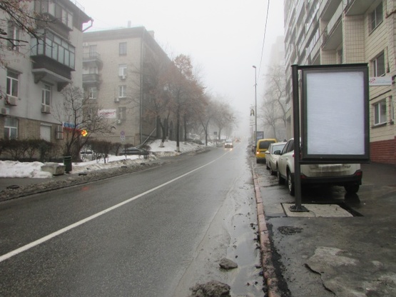 Фото рекламной плоскости по адресу Кловський узвіз, 11 навпроти
