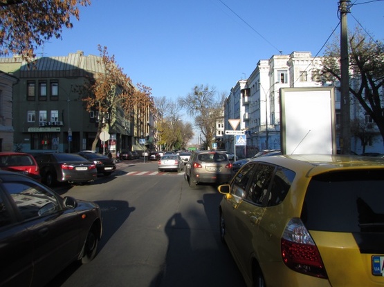 Фото рекламной плоскости по адресу Андріївська, 7(навпроти) / Братська