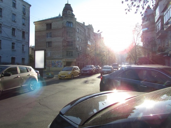 Фото рекламної площини за адресою Андріївська, 7(навпроти) / Братська