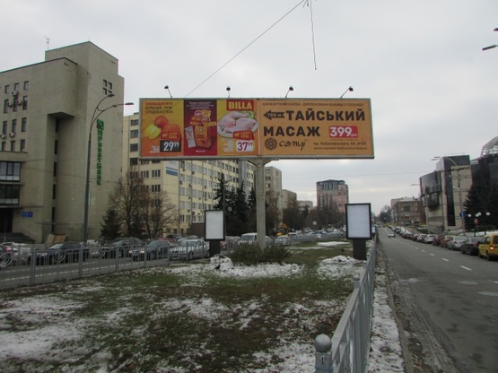 Фото рекламной плоскости по адресу Народного Ополчення, 1 / Севастопольська площа, розподілювач (правий)