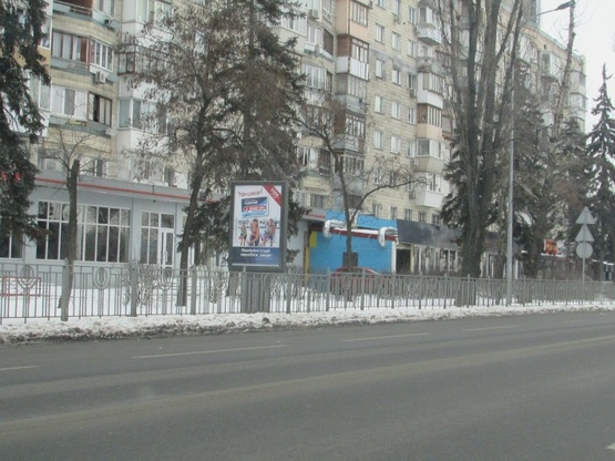 Фото рекламной плоскости по адресу Русанівська набережна, 4 ( Супермаркет "Фуршет")