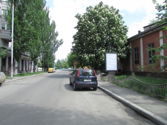 Фото рекламної площини за адресою Турівська, 36 ( 100 метрів до вул. Набережно-Хрещатицька )