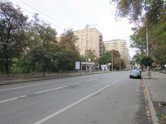 Фото рекламної площини за адресою Жилянська, 47 (після зупинки)