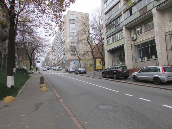 Фото рекламної площини за адресою Кловский спуск, 18