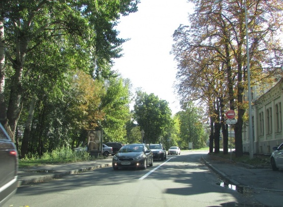 Фото рекламной плоскости по адресу Паркова дорога, 7  ліворуч, після  ВЦ "Парковий" (рух із центру)