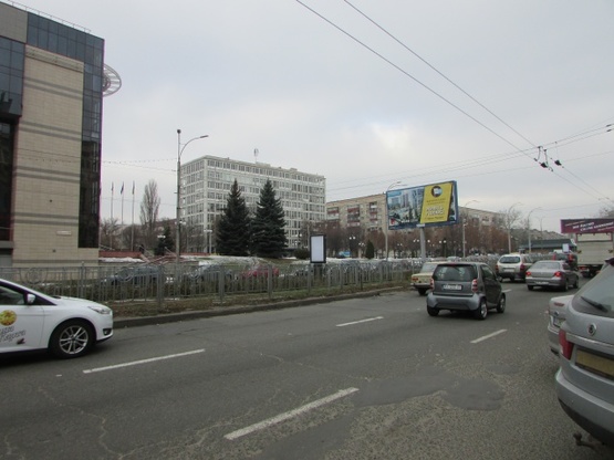 Фото рекламной плоскости по адресу Народного Ополчення,3  розподілювач  (лівий)
