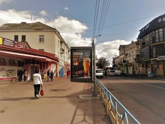 Фото рекламной плоскости по адресу вул. Мазепи (маг. "Берегиня")