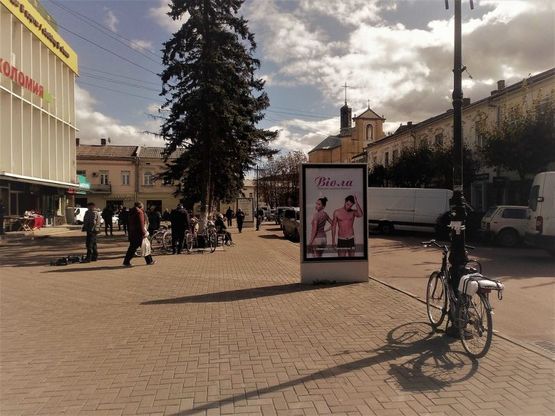 Фото рекламной плоскости по адресу пл. Шевченка (біля унів. "Коломия")