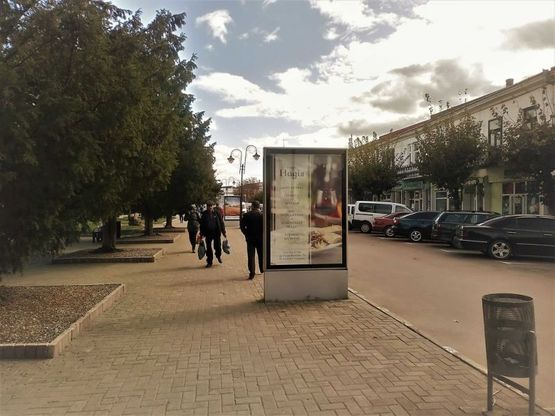 Фото рекламної площини за адресою пл. Шевченка (біля Ратуші)