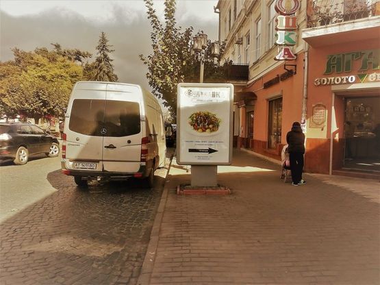 Фото рекламной плоскости по адресу пл. Відродження (біля маг."Світ спорту")