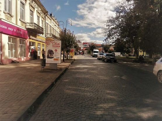 Фото рекламной плоскости по адресу пл. Відродження (біля "Кавярні")