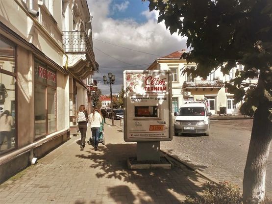 Фото рекламної площини за адресою пл. Відродження (біля книжк. магаз.)