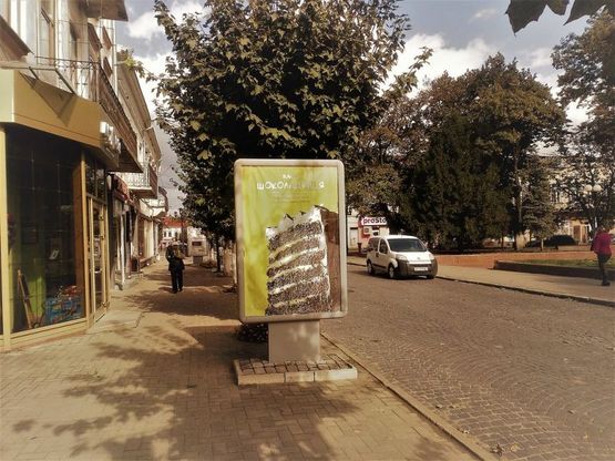 Фото рекламной плоскости по адресу пл. Відродження (біля маг. "Антошка")
