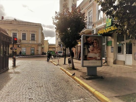 Фото рекламної площини за адресою пл. Відродження (біля ощадкаси)