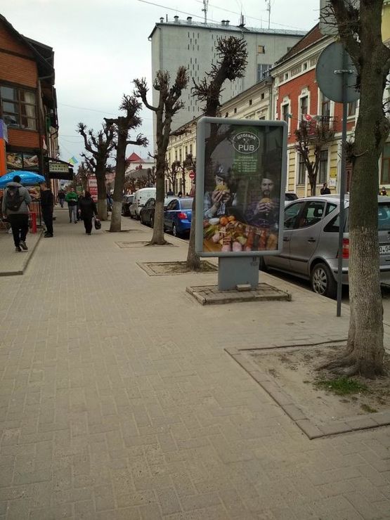 Фото рекламной плоскости по адресу пр. Чорновола (біля "Укрсоцбанку"