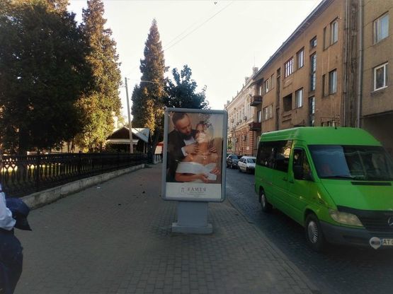 Фото рекламной плоскости по адресу вул. Франка (біля педколеджу)