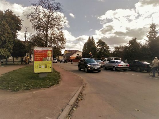 Фото рекламной плоскости по адресу вул. Мазепи (біля маг. "Чемпіон")
