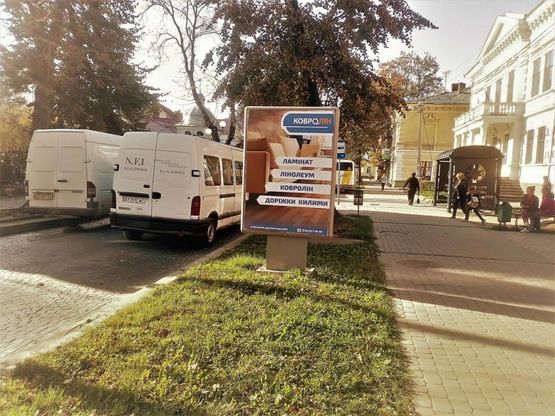 Фото рекламної площини за адресою бул. Л. Українки (міська зупинка)