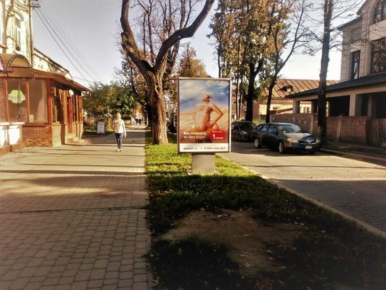 Фото рекламной плоскости по адресу бул. Л. Українки (міська зупинка)