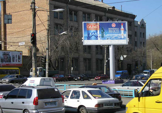 Фото рекламной плоскости по адресу ул.Глыбочицкая/ Н и В.Вал на светофоре