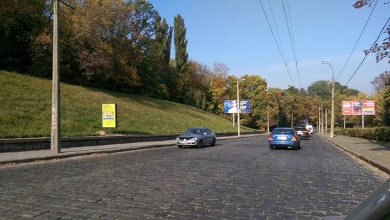 Фото рекламной плоскости по адресу Пoдoльский спуск 1 (статика) к Кириловской