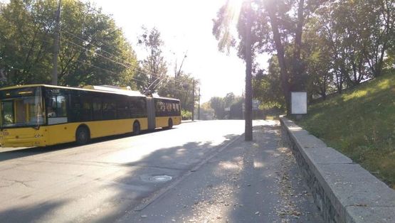 Фото рекламной плоскости по адресу Пoдoльский спуск 2 (статика) от Кириловской