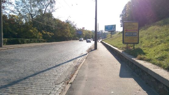 Фото рекламной плоскости по адресу Пoдoльский спуск 1 (статика) от Кириловской