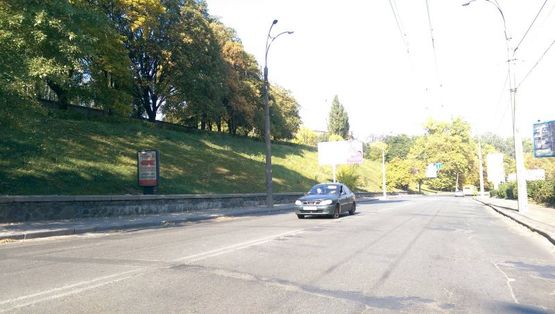 Фото рекламной плоскости по адресу Пoдoльский спуск 2 (статика) к Кириловской