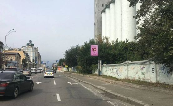 Фото рекламной плоскости по адресу Набережно-Хрещатицька Вул., Напроти Буд. 33