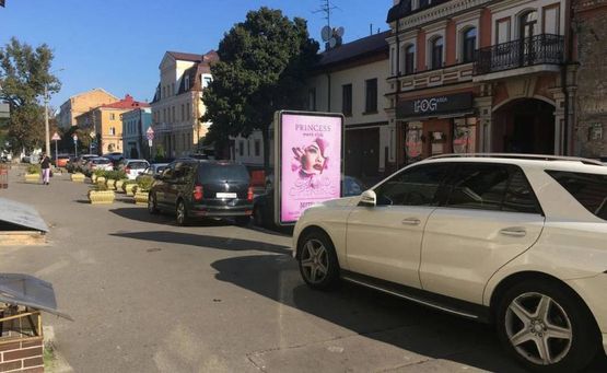 Фото рекламной плоскости по адресу Волоська Вул., 1/17("FOG")