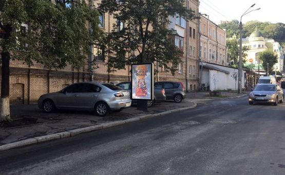 Фото рекламної площини за адресою Андріївська Вул., 8/12