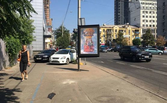 Фото рекламной плоскости по адресу Антоновича Вул., 52 / "МегаМаркет"