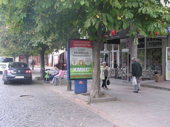 Фото рекламної площини за адресою пл. Миру біля магазину "Всесвіт"