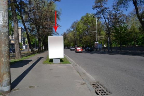 Фото рекламной плоскости по адресу пр. Пушкіна, на розподільчій алеї, від вул. А.Фабра до просп. О.Поля -1-/пр. Пушкина, на разделительной аллее, от ул. Серова до пр. Кирова -1-