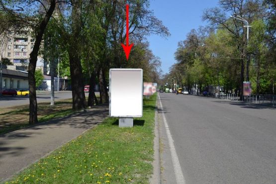 Фото рекламної площини за адресою пр. Пушкіна, на розподільчій алеї, від вул. А.Фабра до просп. О.Поля -2-/пр. Пушкина, на разделительной аллее, от ул. Серова до пр. Кирова -2-