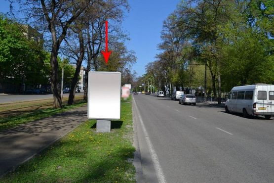 Фото рекламной плоскости по адресу пр. Пушкіна, на розподільчій алеї, від вул. А.Фабра до просп. О.Поля -4-/пр. Пушкина, на разделительной аллее, от ул. Серова до пр. Кирова -4-