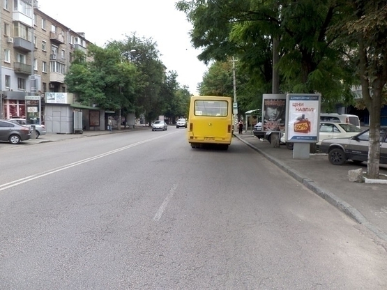 Фото рекламной плоскости по адресу Пр. Гагаріна, 35/пр.Гагарина, 35 возле остановки общественного тр-та