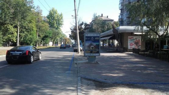 Фото рекламної площини за адресою пр.Гагаріна, 3 /пр.Гагарина, 3 кафе-мороженое ЖИЛАТЕРЕЯ